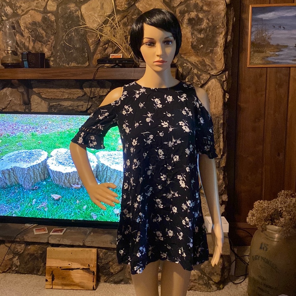 4/$10 Floral Cold Shoulder Keyhole Back Mini Dress